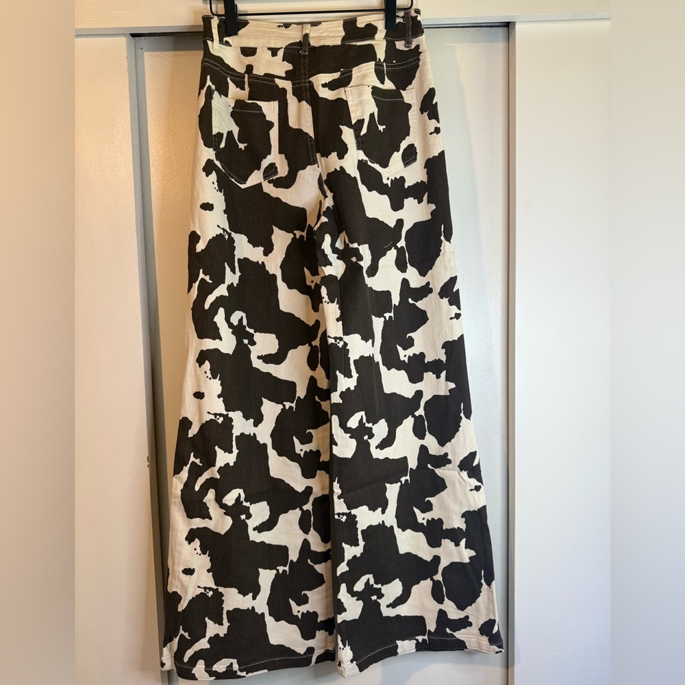 Boutique Brand Cris Cris Cow Print Wide Leg Jeans Medium New - Picture 5 of 8